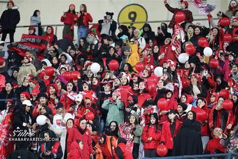 دردسر حضور زنان در بازی پرسپولیس؛ در جایگاه هواداران گل‌گهر بنشینید!