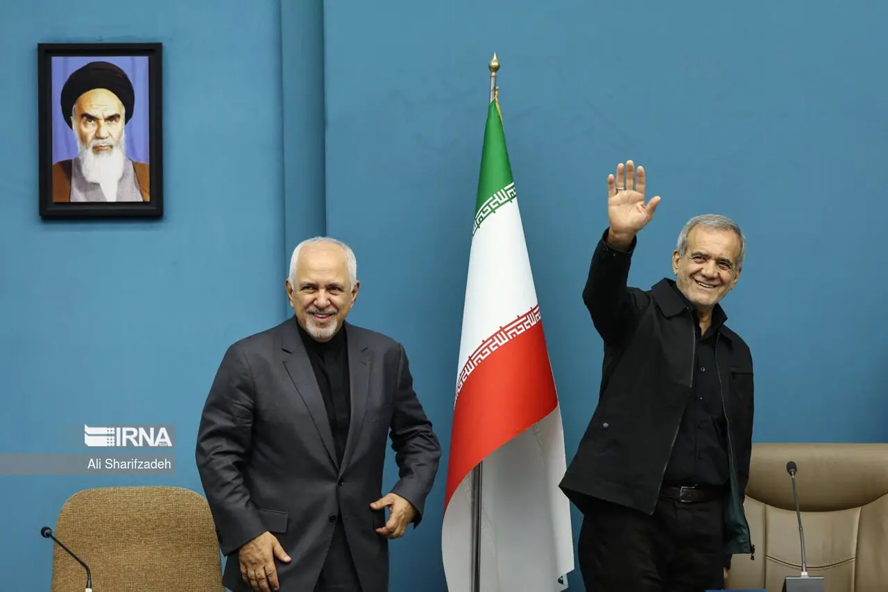 تیتر حاشیه‌ساز روزنامه شهرداری تهران علیه ظریف؛ اتهام سنگین همشهری به پزشکیان


