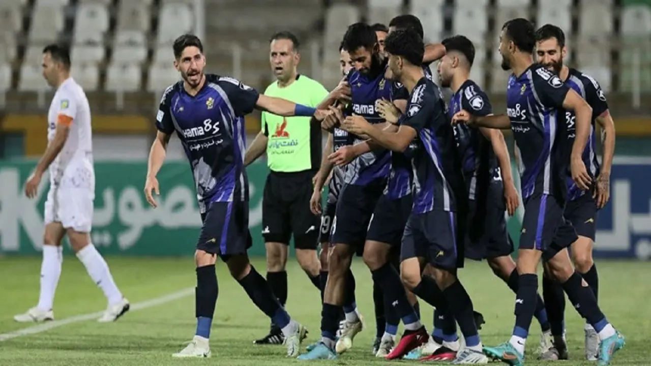 موج اعتصاب‌ها به حریف پرسپولیس رسید