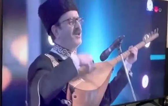 
این آلت موسیقی در تلویزیون آزاد شد!+عکس
