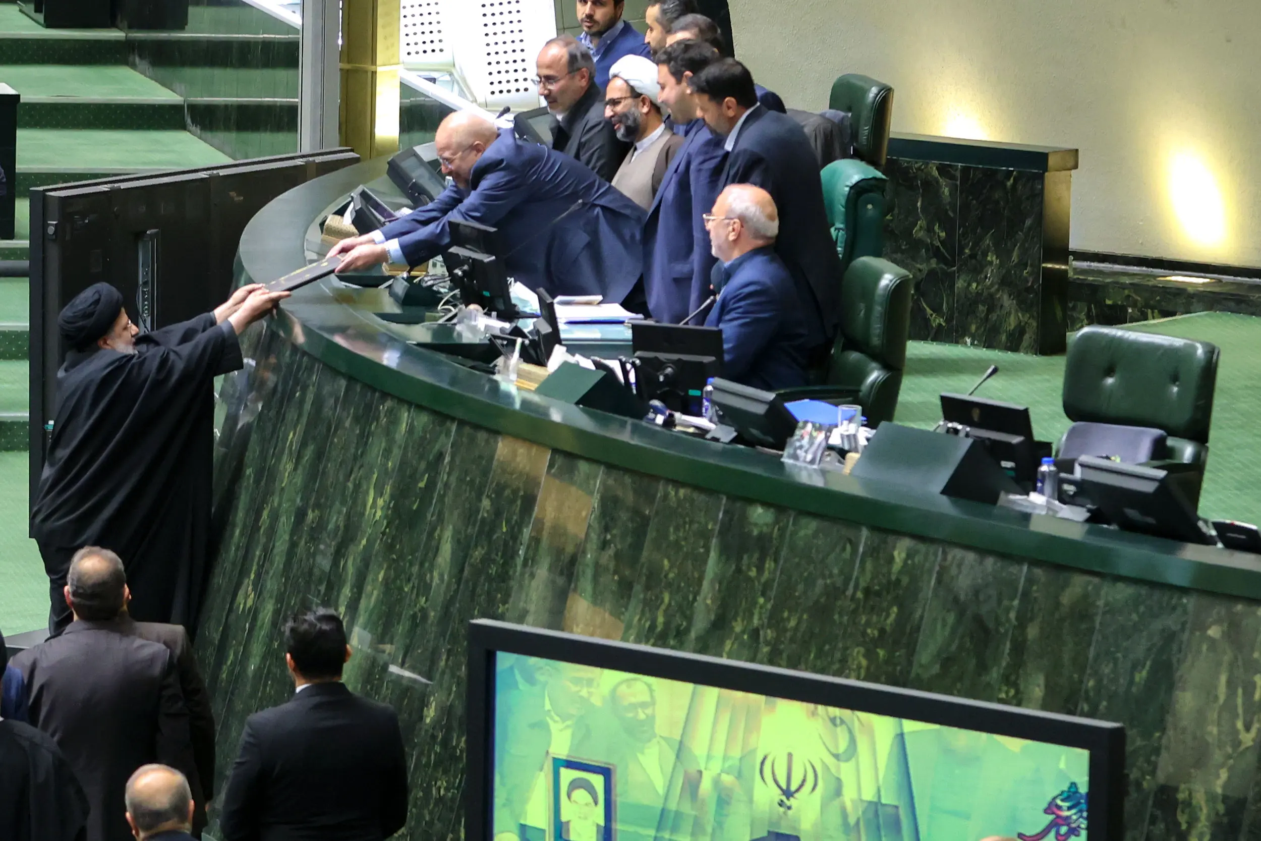 رئیسی به مجلس رفت