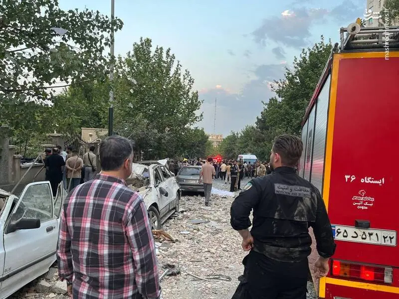 تخریب یک ساختمان مسکونی در شهرک محلاتی تهران+عکس