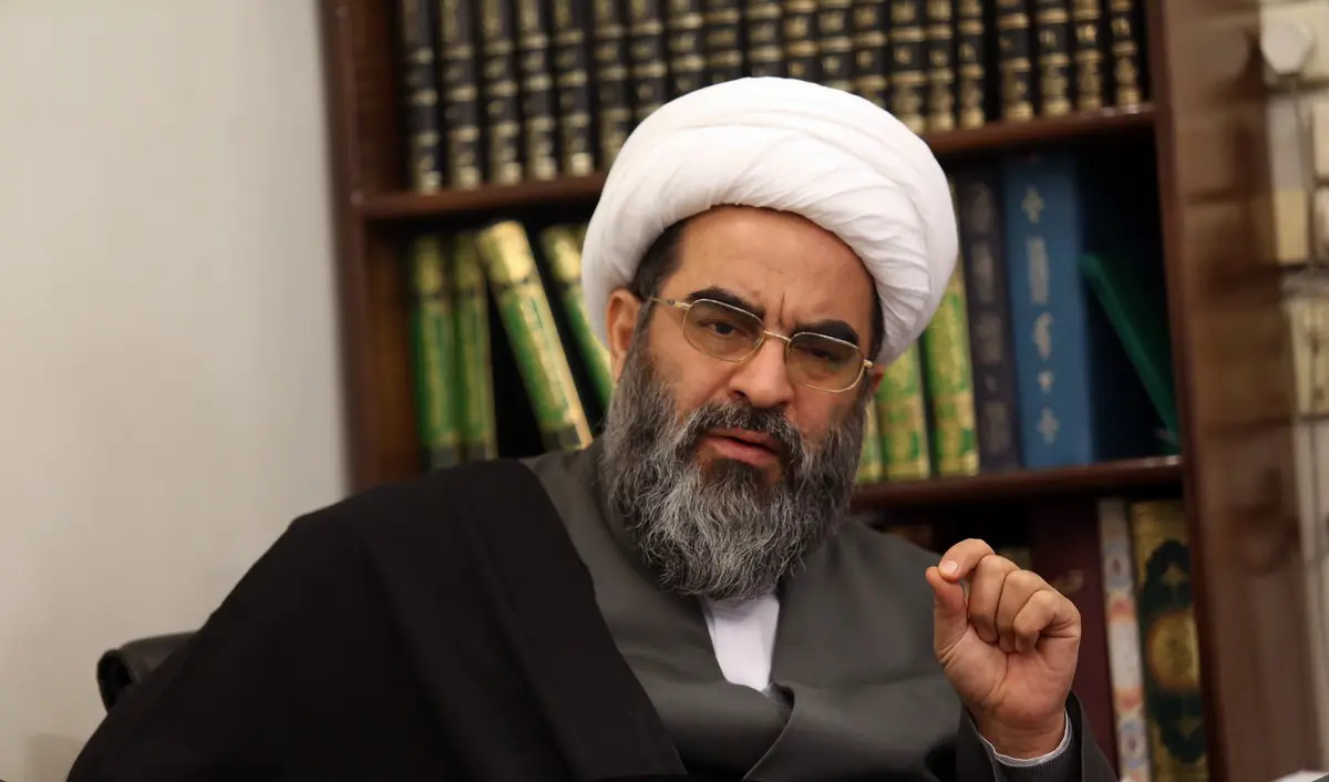 واکنش متفاوت آیت‌الله فاضل لنکرانی به عمامه‌پرانی‌ها | حالا یک سیلی هم بخوریم، چه اشکالی دارد؟ 