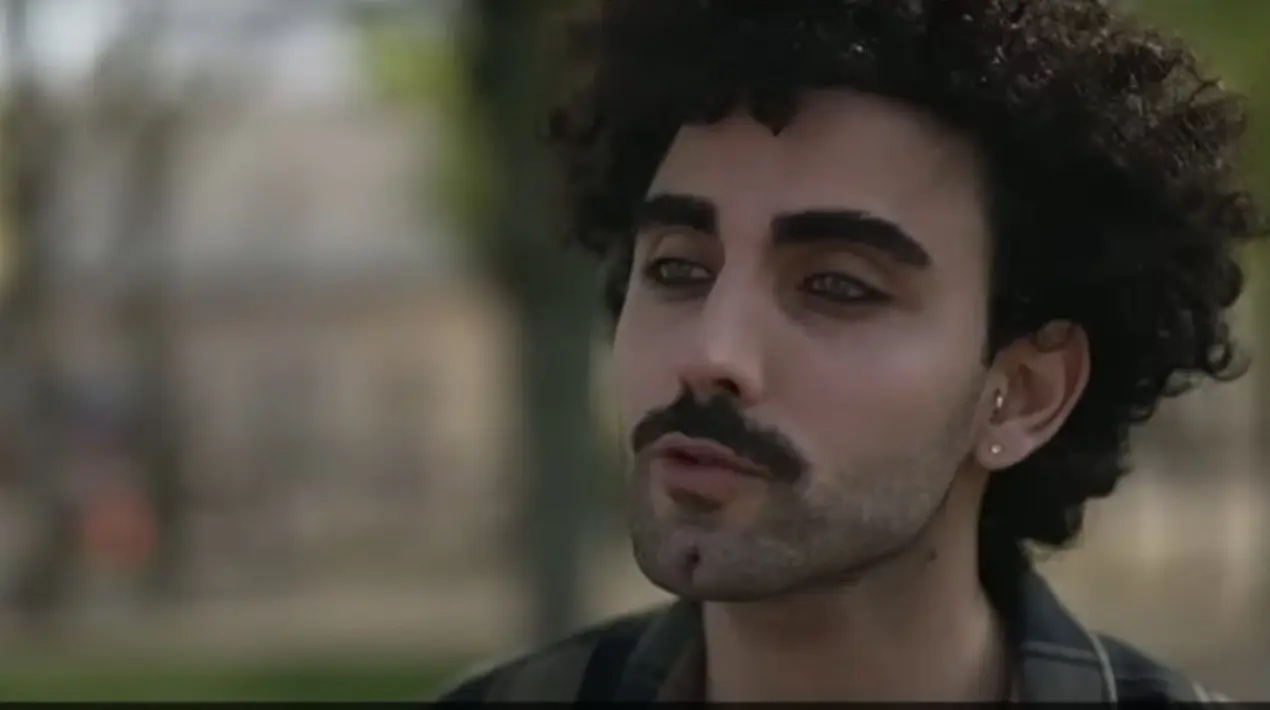 زن پوشی محمد صادقی سوژه فضای مجازی شد، محمد صادقی تغییر جنسیت داد؟