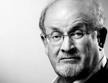 عکس جدید از سلمان رشدی بعد از دست دادن یک چشم + عکس