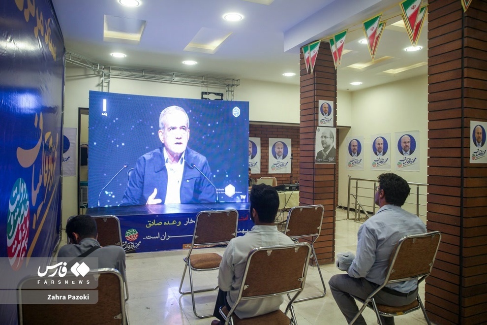 دفاع پزشکیان از خاتمی روی آنتن زنده صداوسیما
