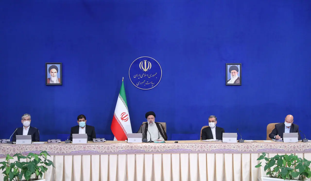 کنایه تند یک روزنامه به رئیسی درباره دلار ۵۰هزار تومانی!