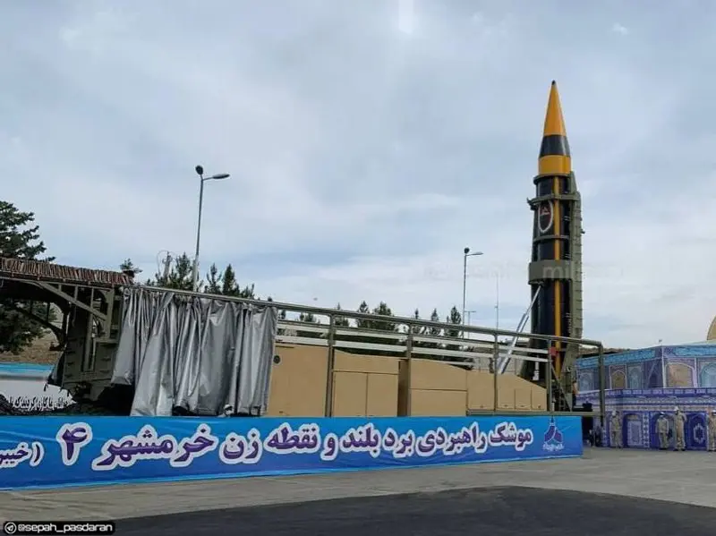 ایران از موشک جدید رونمایی کرد /تصاویر شلیک موشک بالستیک خرمشهر ۴