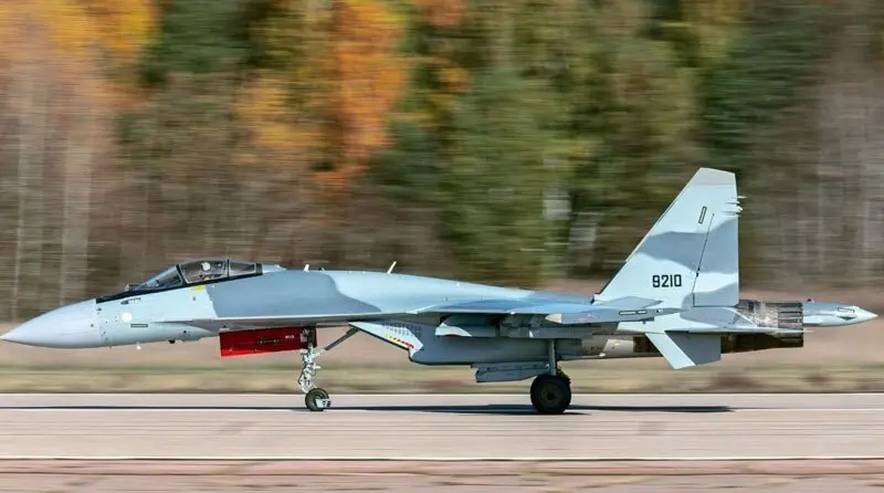 
پرواز ۴۸ فروند سوخو ۳۵ به سمت آشیانه‌های ایران