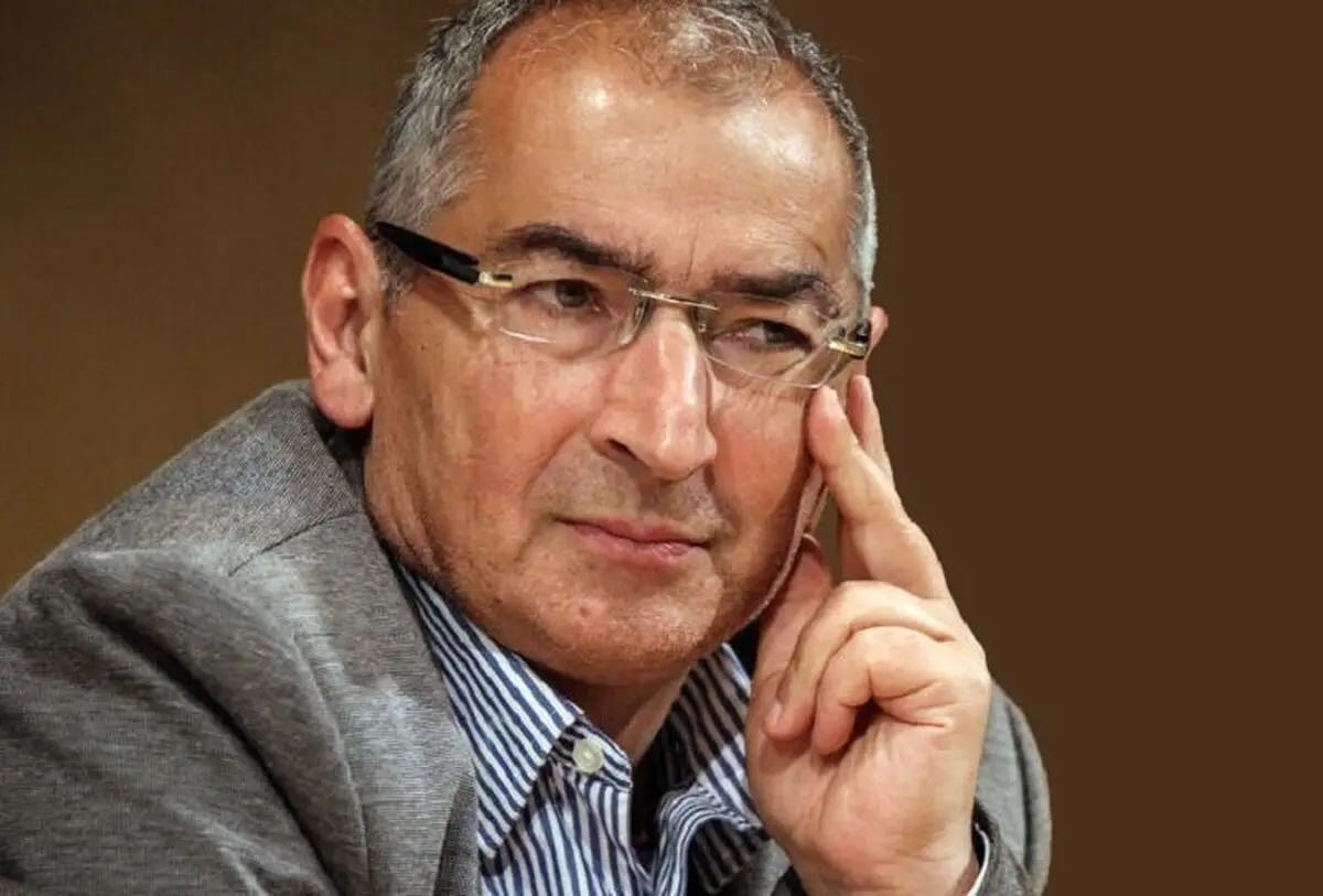 واکنش صادق زیباکلام به بنرهای شهرداری تهران علیه پهلوی

