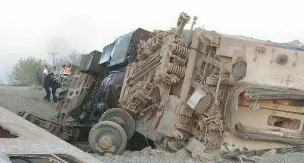قطار مشهد - یزد بازهم حادثه ساز شد + فیلم