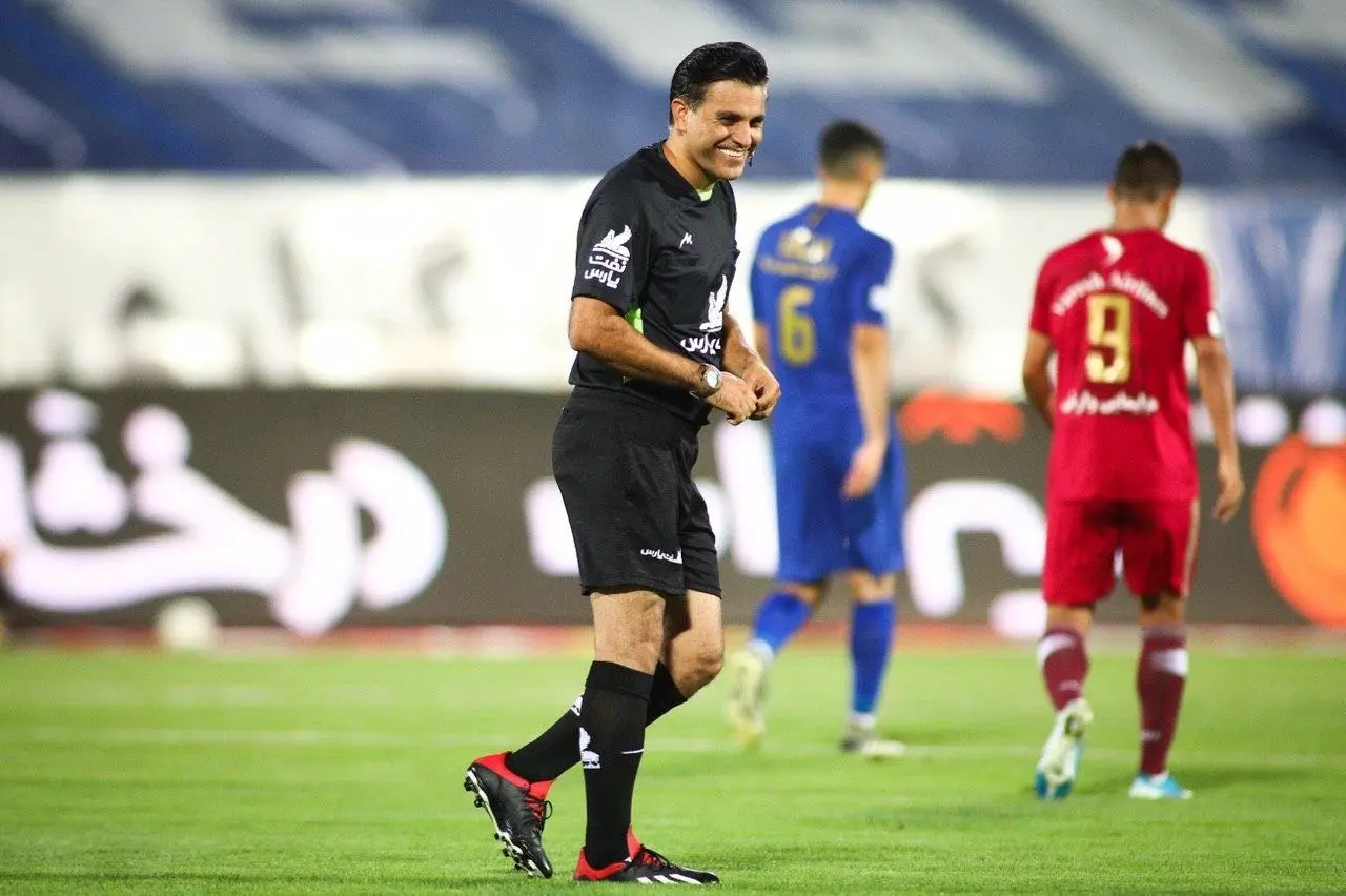 کُری‌خوانی جنجالی داور فونبال بعد از حذف پرسپولیس/ باخت پرسپولیس شیرین بود! + عکس
