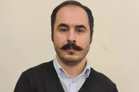 دوختن لب حسین رونقی بعد از خودکشی کیانوش سنجری
