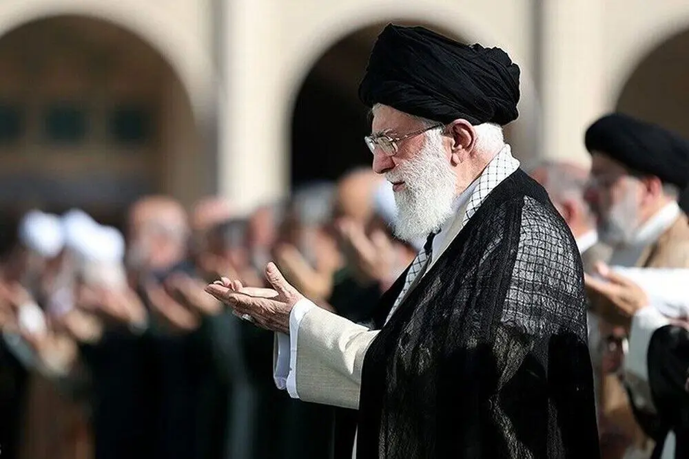 نماز عید فطر به امامت رهبر انقلاب اقامه شد

