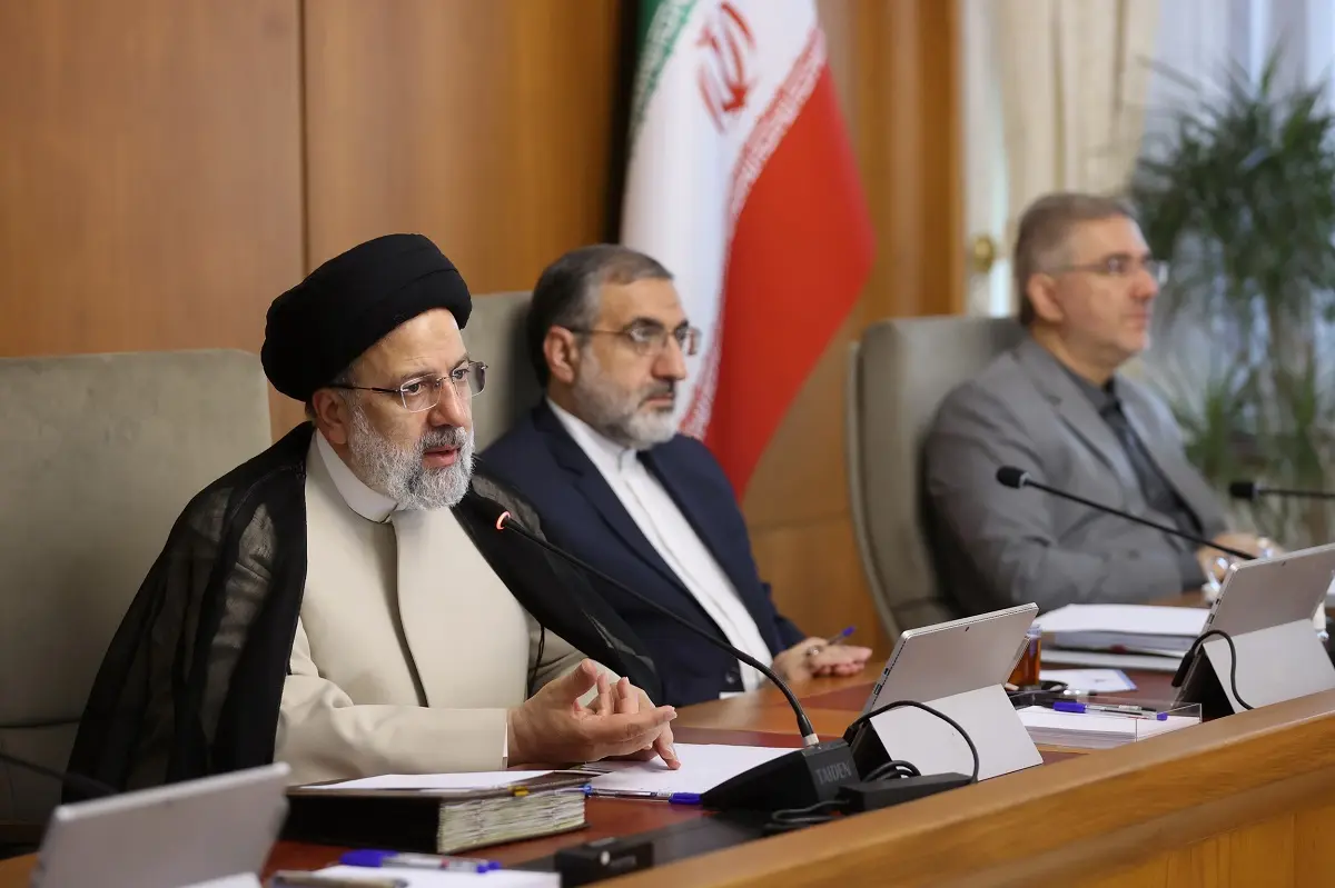 رییسی هنوز در دولت قبل گیر کرده است

