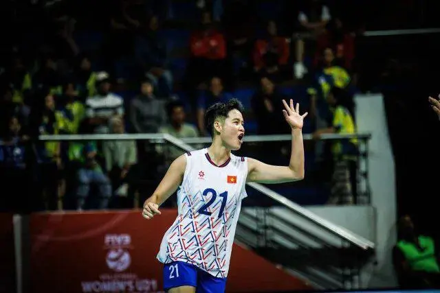 رسوایی تاریخی در والیبال دختران جهان / کاپیتان مرد از آب درآمد!