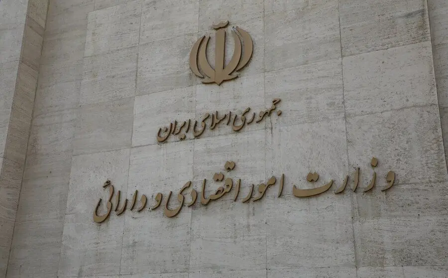 اکبری:برای وزارت اقتصاد پیشنهادی به من نشده و نمی‌خواهم پیشنهاد شود