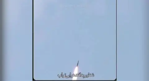 شلیک موشک رعب‌آور ایران / لحظه شلیک موشک عمود پرتاب از شناور  سپاه| ببینید
