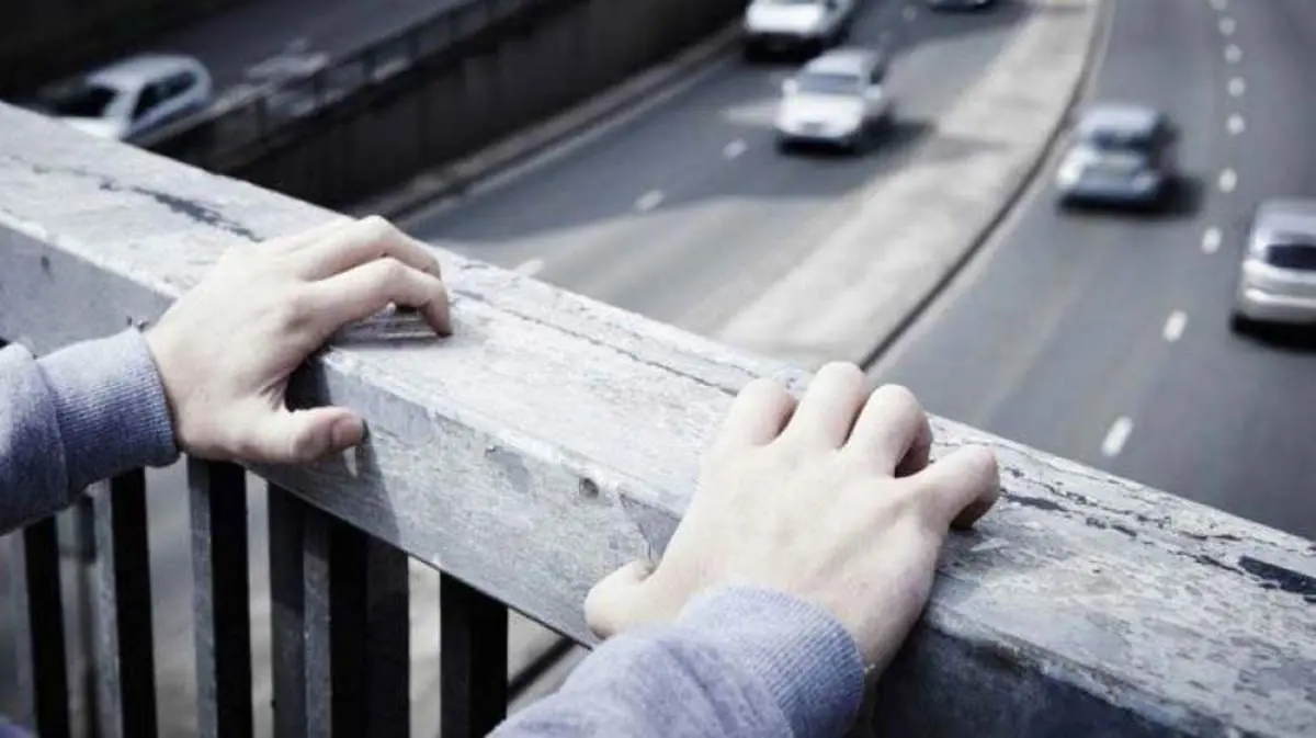 اقدام به خودکشی یک دختر جوان در تونل توحید/تصویر

