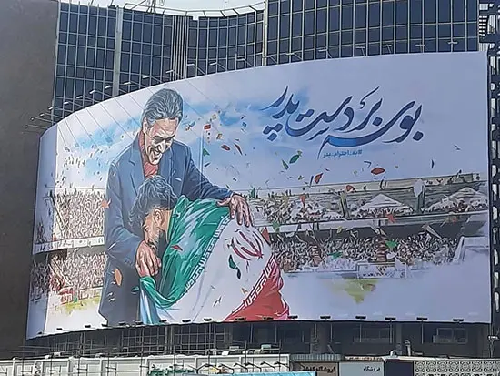 عکس مشهور بر دیوارنگاره جدید میدان ولیعصر 