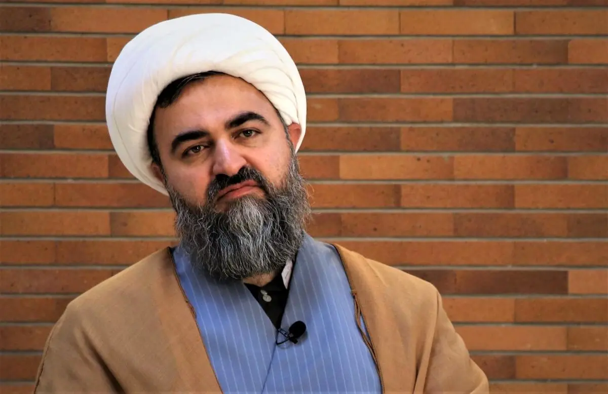 روحانی مشهوری که خبر بازداشتش رسانه ای شده، کیست؟/ شعار علیه حجت الاسلام محمدتقی اکبرنژاد در نماز جمعه قم + فیلم

