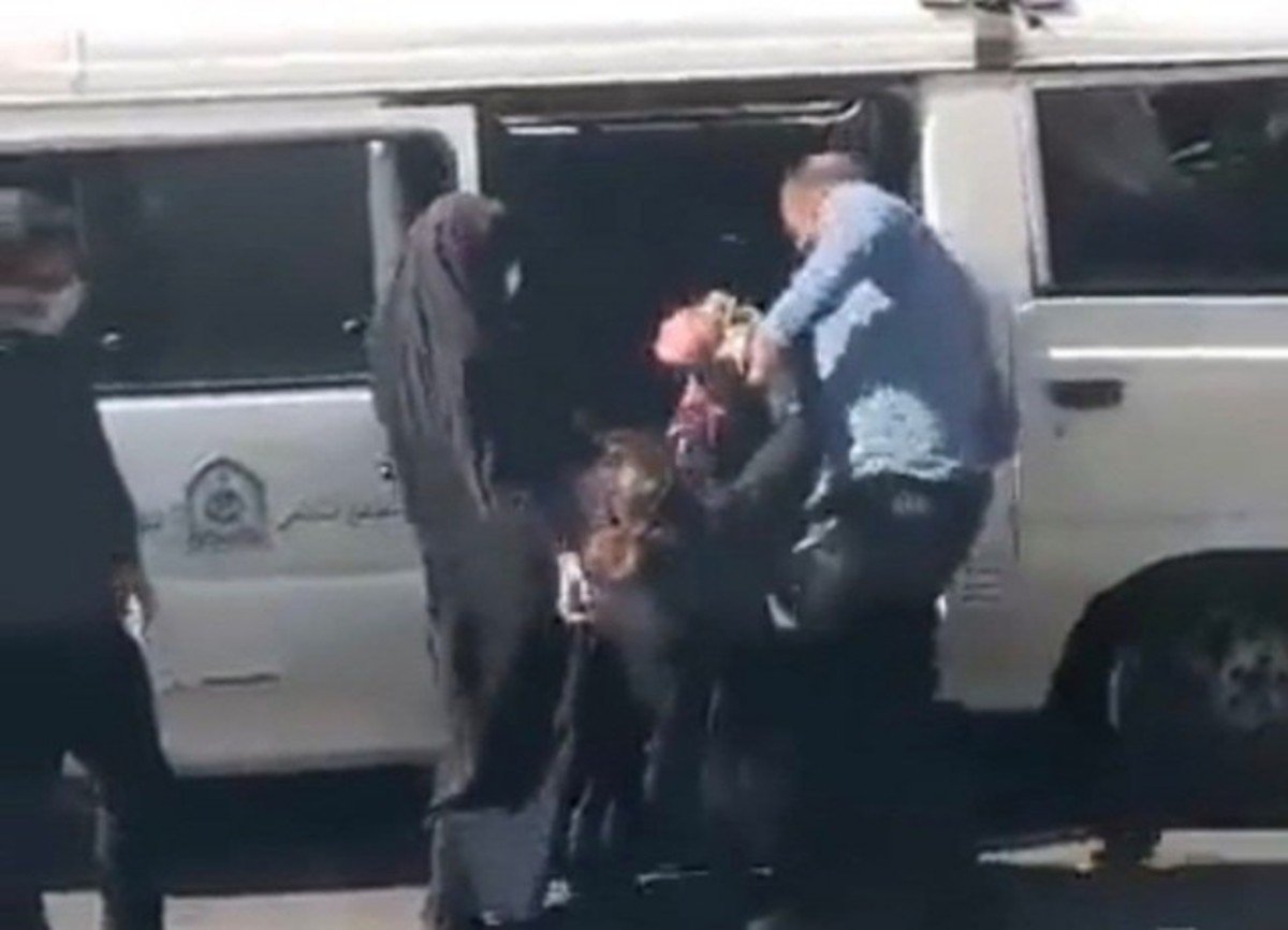 دستور رییس جمهوری درباره برخورد نامناسب پلیس با یک دختر +ویدئوی جنجالی بازداشت یک زن