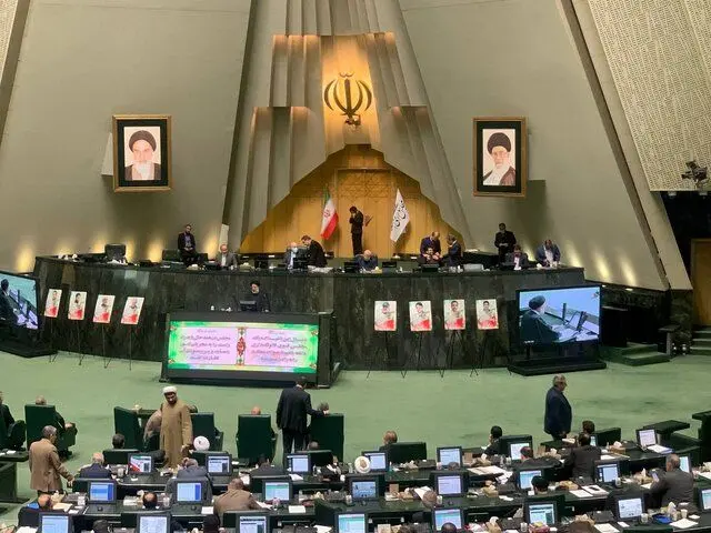 حرکت ویژه نمایندگان مجلس در حمایت از سپاه پاسداران +عکس