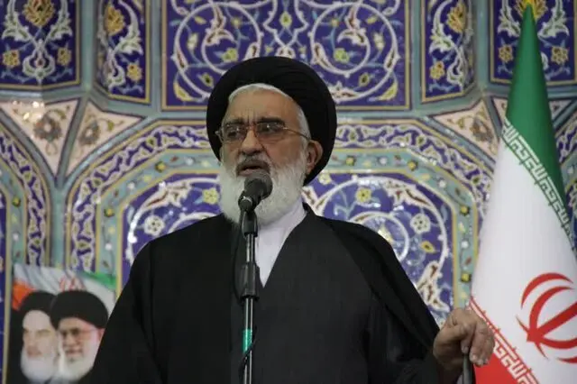 امام جمعه قم: بی حجابی موجب پیدایش فرزندان نامشروع می شود
