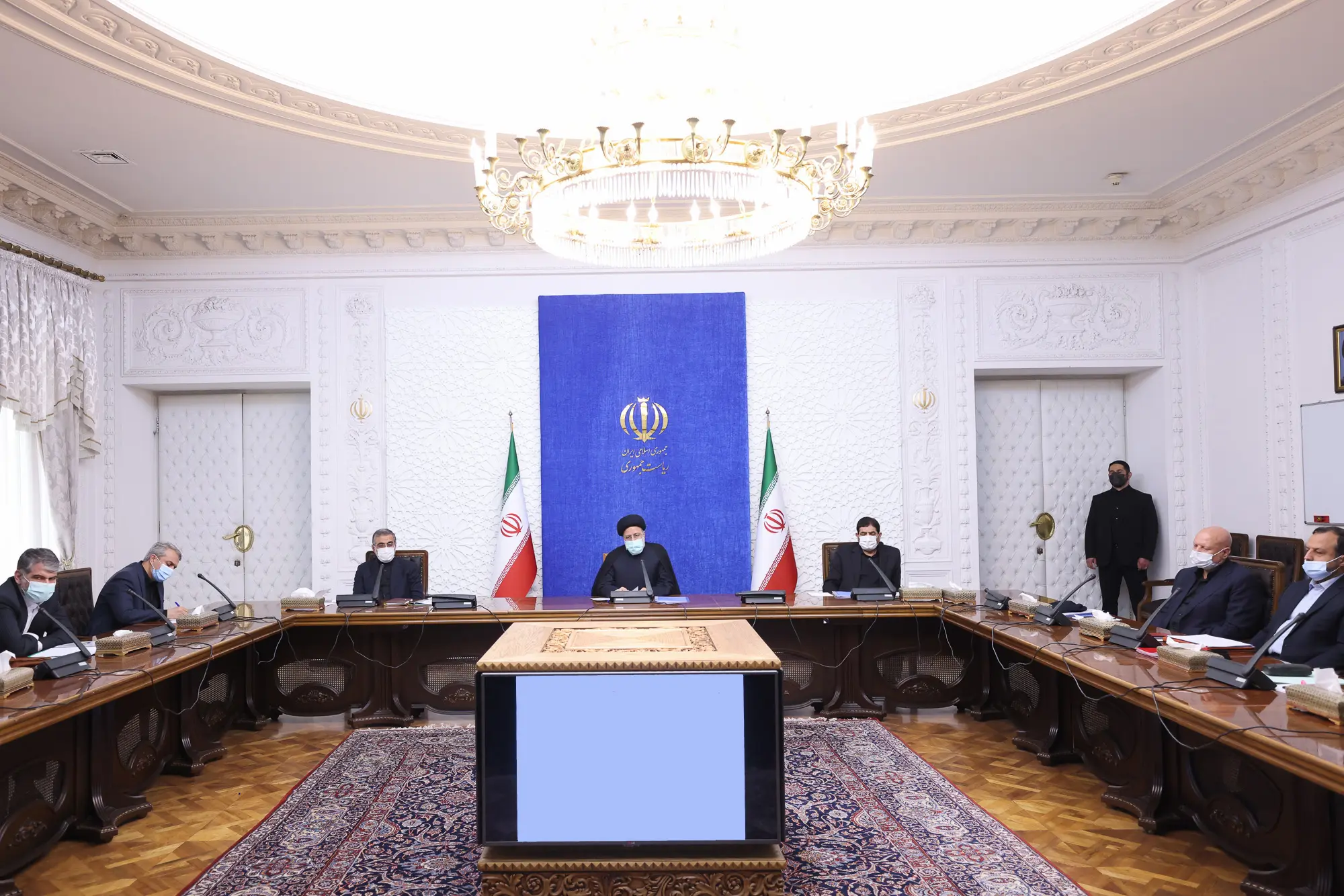 خبر رسمی / تصویب نهایی میزان افزایش ضریب حقوق کارمندان و بازنشستگان در سال ۱۴۰۱ در هیات دولت

