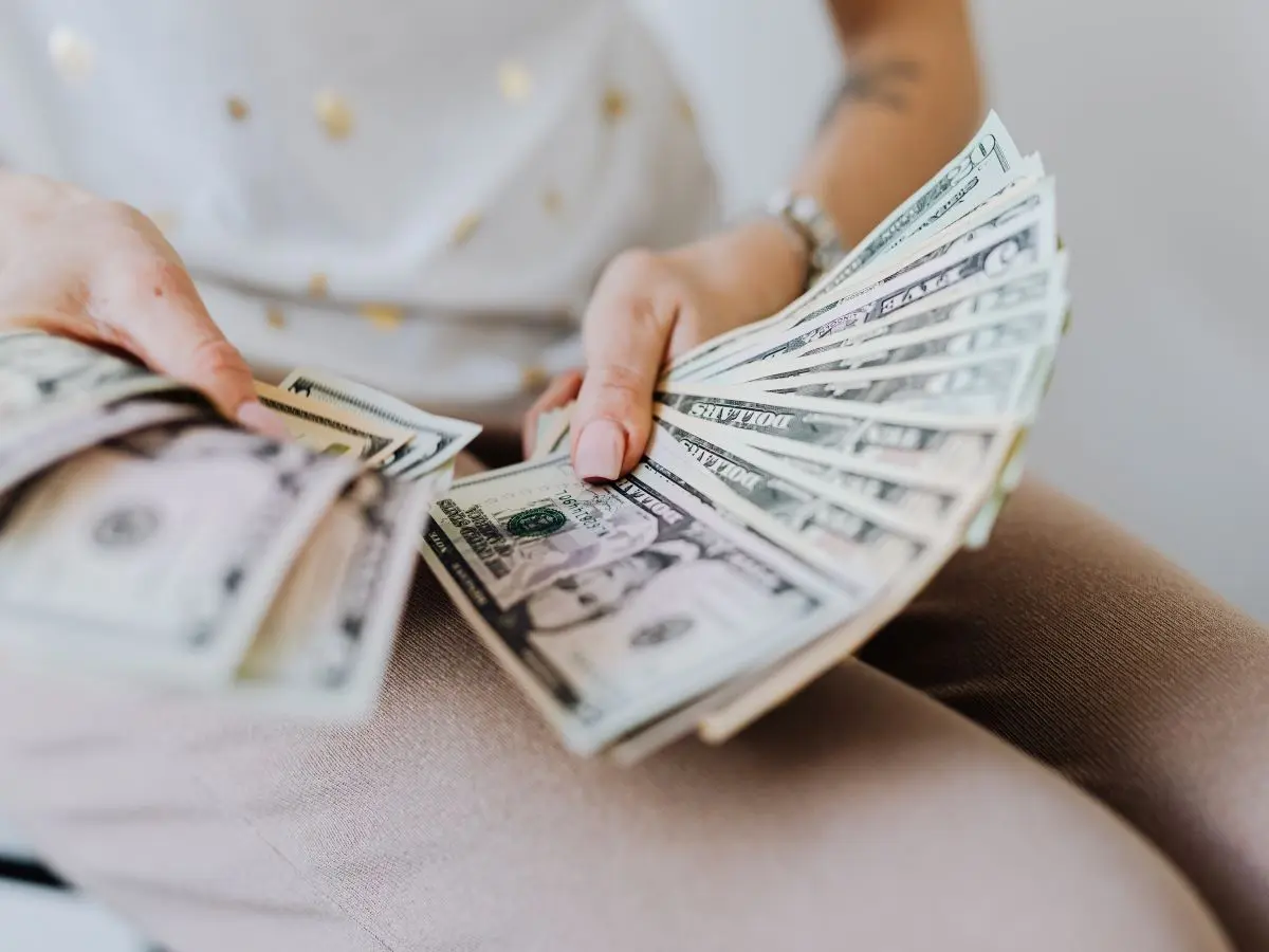 ۵ چیزی که خریدشان فرقی با دور ریختن پول ندارد