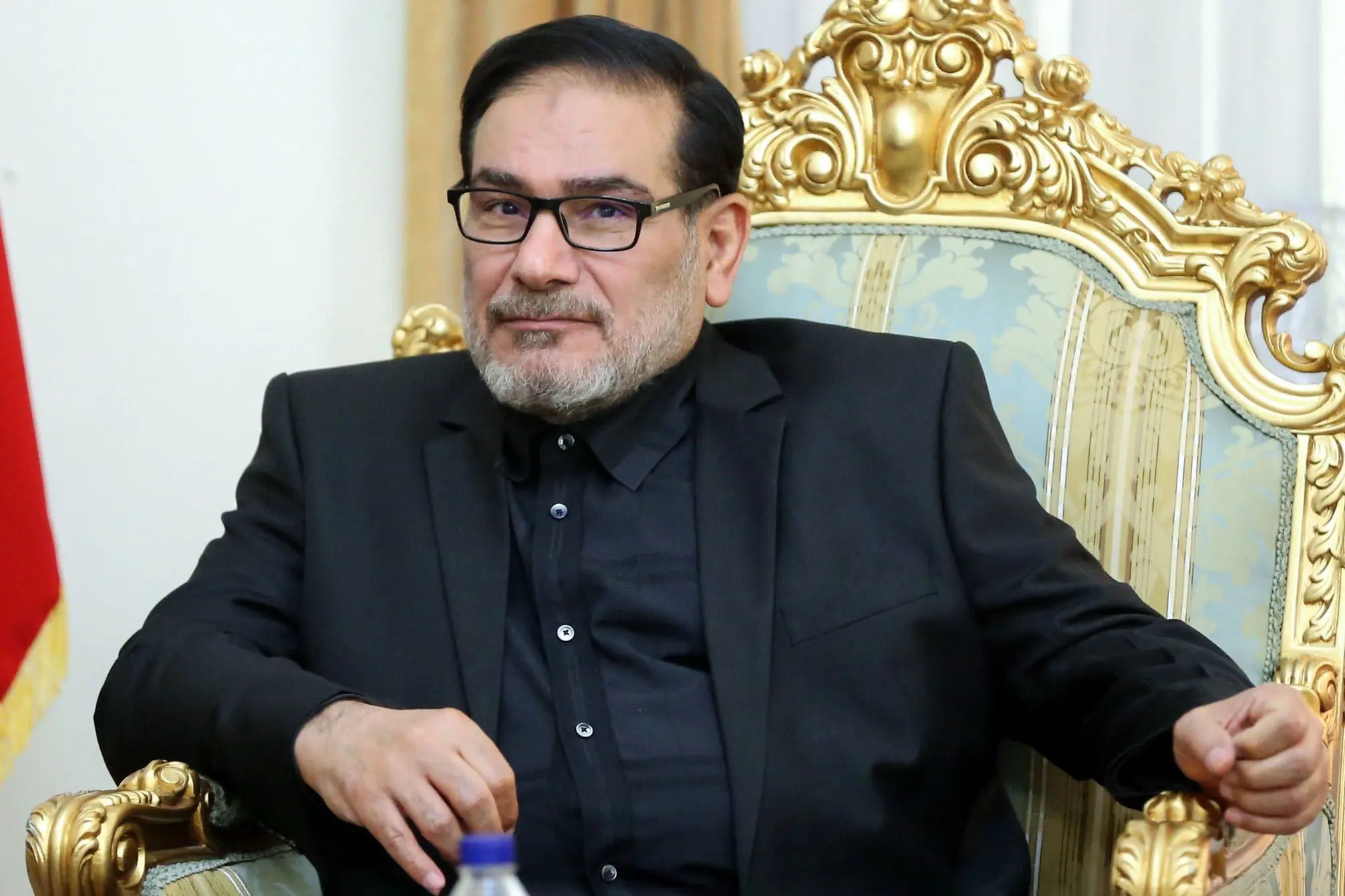 حضور علی شمخانی در مراسم وداع با شهدای جنگ + عکس