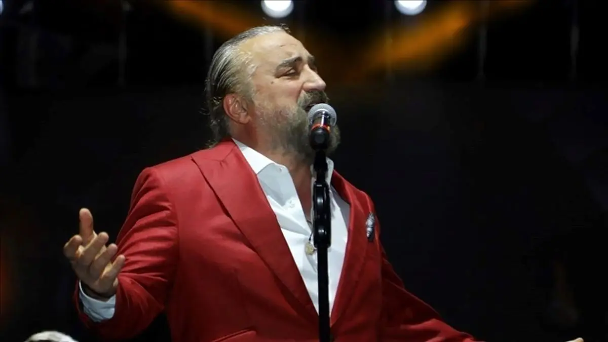 خواننده مشهور حین اجرا درگذشت!