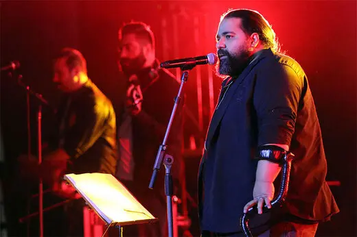 رضا صادقی در کنسرت از عشق و کلافگی و مادر و علی انصاریان گفت

