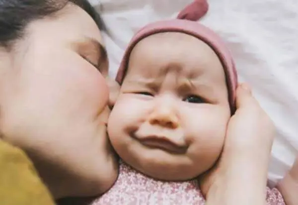 هشدار؛ نوزادان را نبوسید!