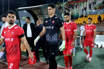 اشک هواداران پرسپولیس برابر ملوان درامد