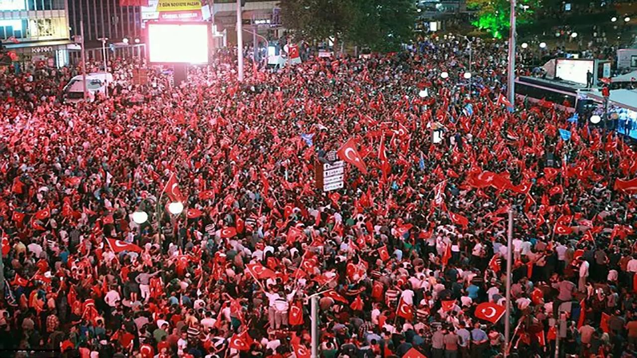 وضعیت خیابان‌های ترکیه پس از سقوط لیر و اعتراض به اردوغان  + فیلم