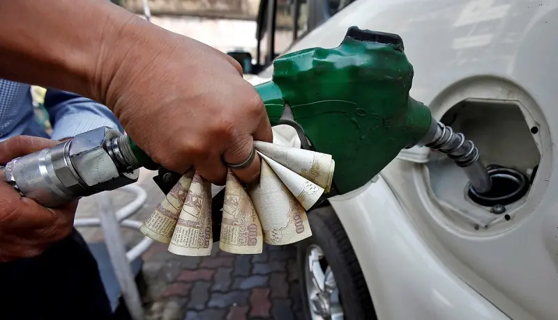 قیمت بنزین جهانی بالا رفت