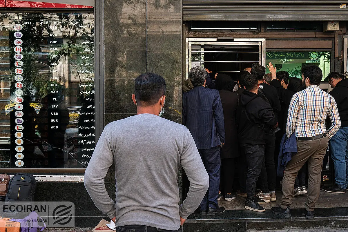 دلار برگشت؛ خریداران دلار به صف شدند