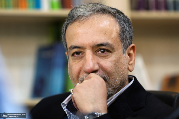 پسر شهید فخری‌زاده پشت عراقچی درآمد

