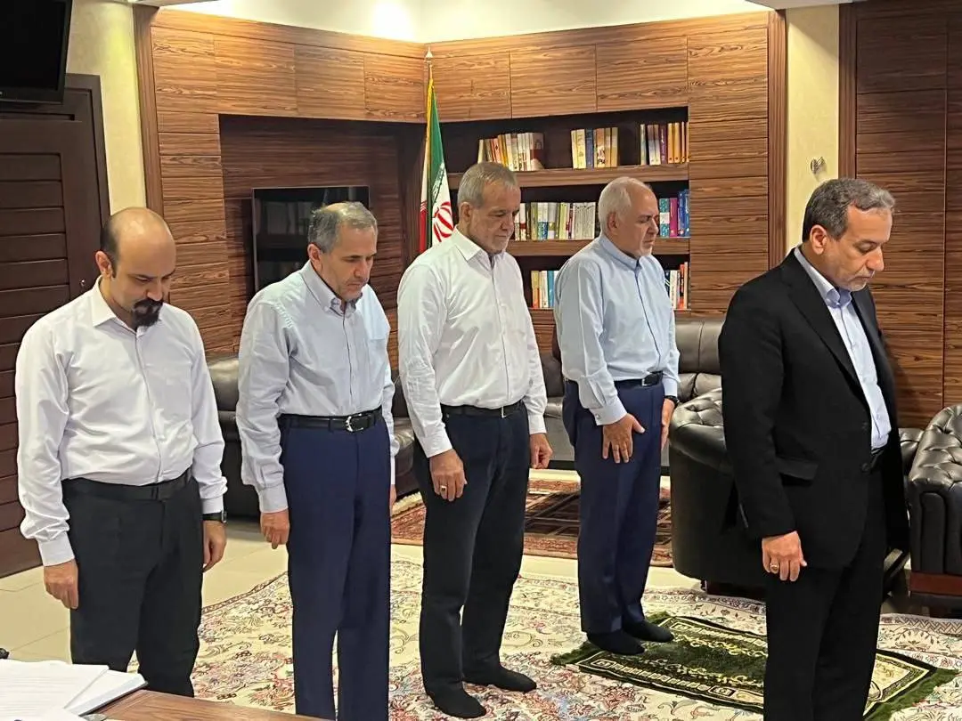 چه کسانی با عراقچی به عمان رفتند؟

