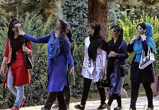 واکنش جنجالی کانال یک سایت اصولگرا به بی حجابی کتایون ریاحی | حجاب بر زنان سالخورده واجب نیست! + عکس
