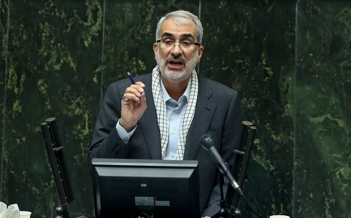کنایه روزنامه همدلی به نوری؛ به جای تدریس زبان چینی به فکر نان شب معلم ها باشید