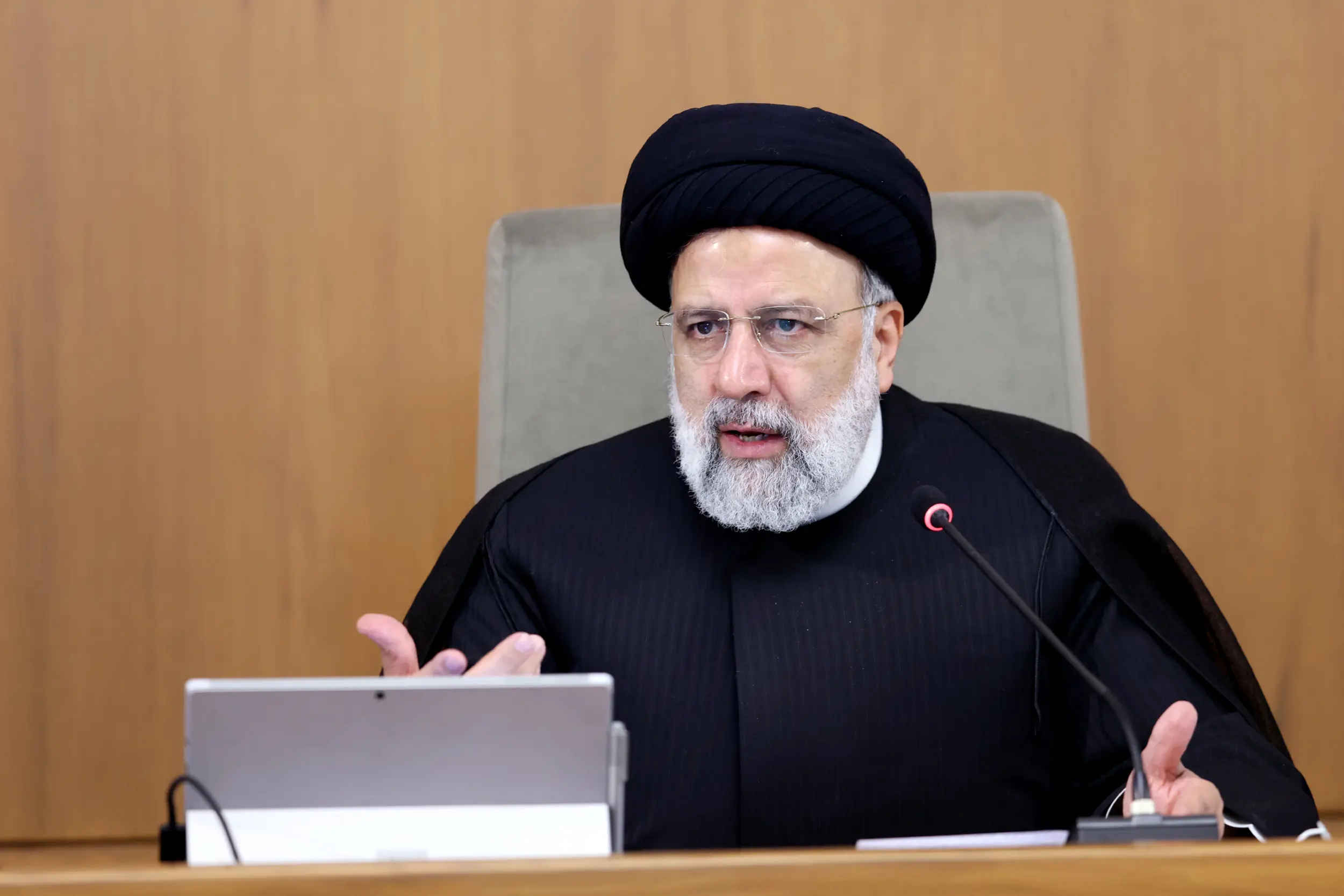 ابراهیم رئیسی ؛  بساط کشف حجاب  جمع خواهد شد
