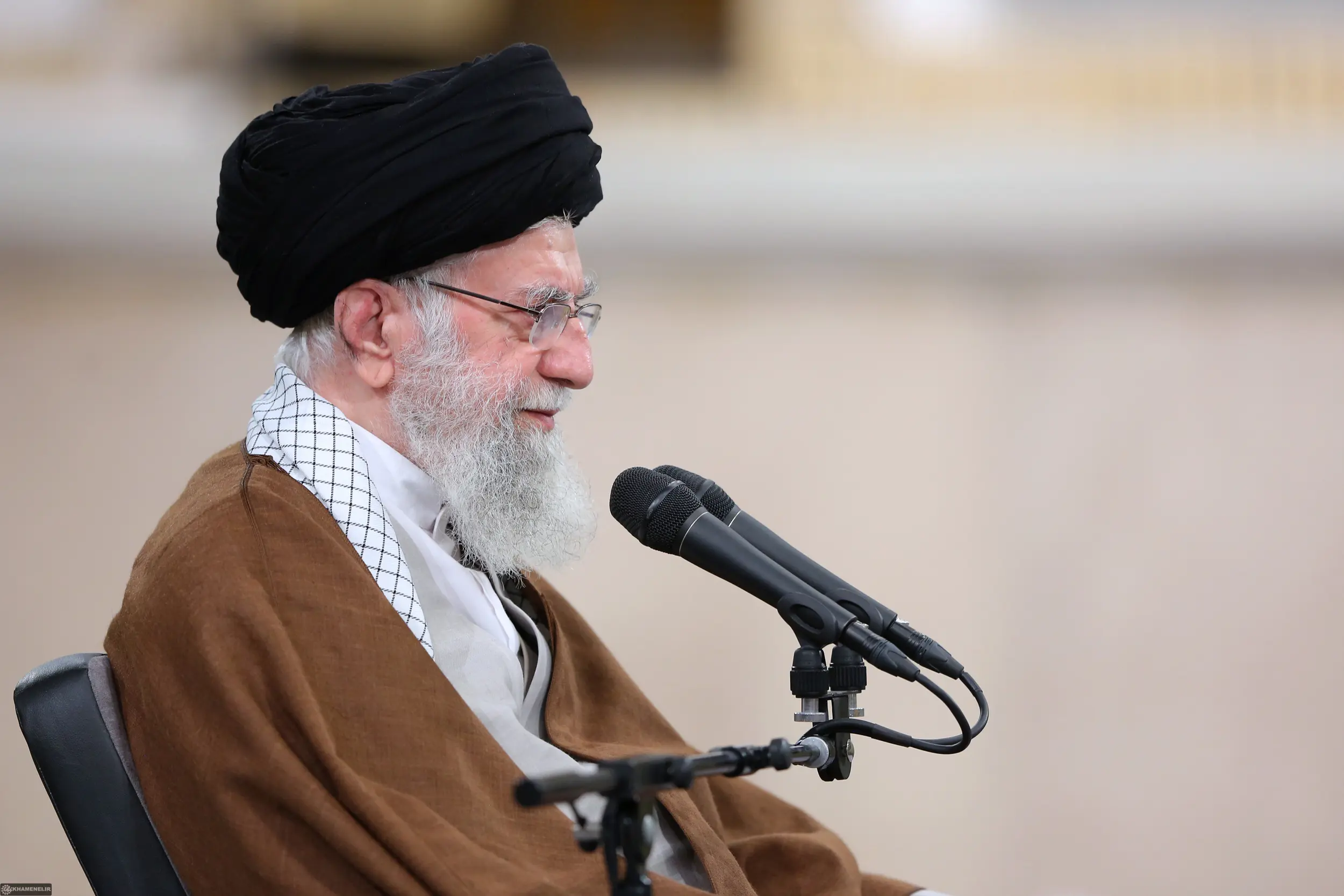فرمان مهم رهبر انقلاب به دولت درباره معیشت معلمان و فرهنگیان