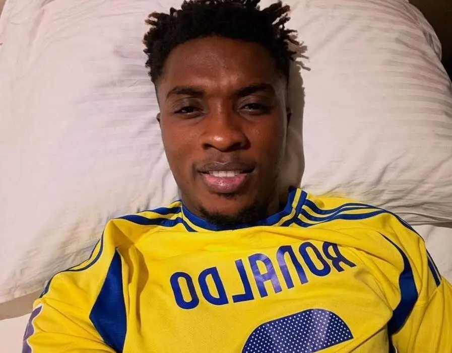 بازیکن استقلال با پیراهن رونالدو به تخت‌خواب رفت+ عکس