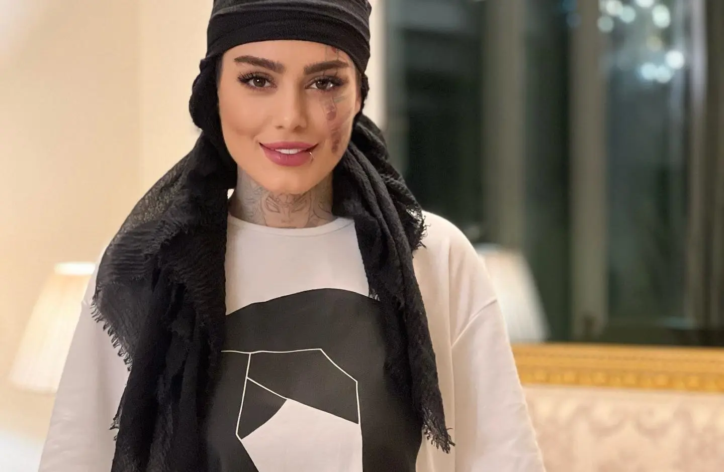 سحر قریشی در مسجد آبی : التماس دعا + عکس خاص
