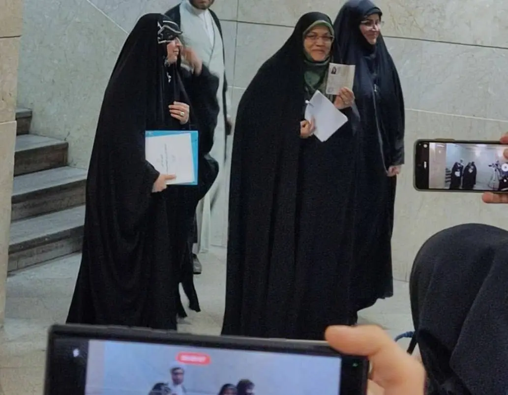 یک  زن داوطلب جانشینی رئیسی شد 