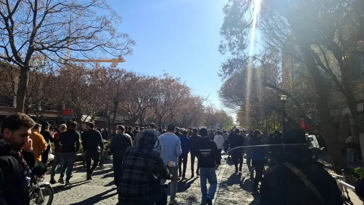 تحمع بازاریان در لاله‌زار و سبزه میدان