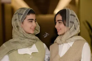 پست جالب بازیگر پایتخت در یک کافه خیابانی