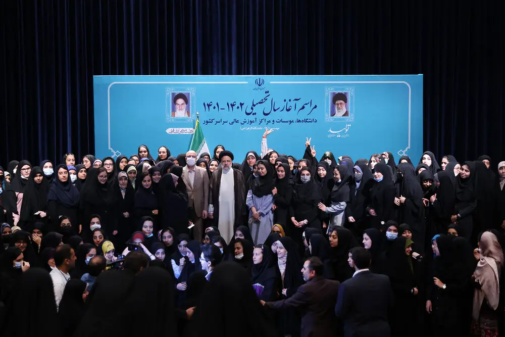 رئیسی چه کسانی را «مگس» خطاب کرد؟
